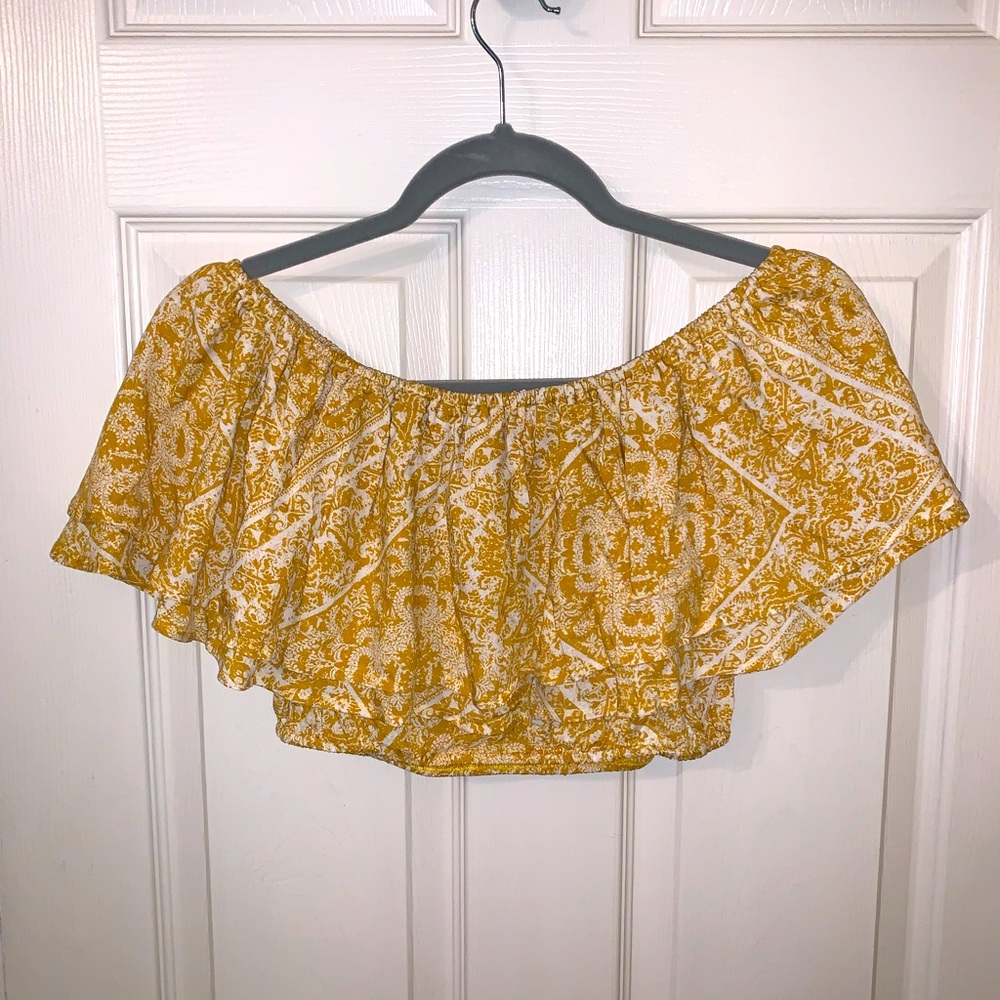 Altar’d State gold and cream print cropped top - Picture 3 of 6